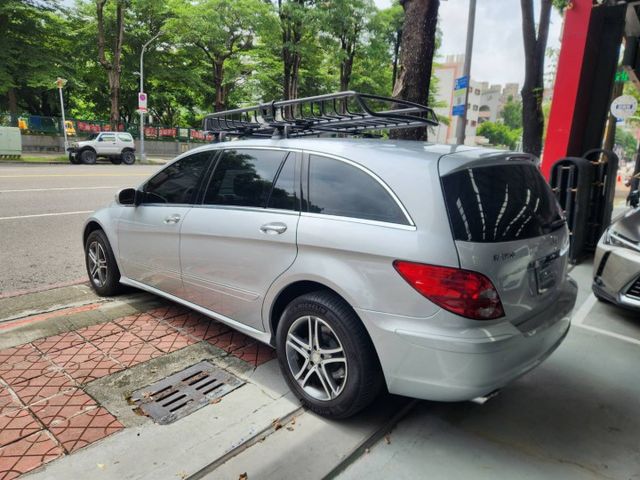 ♞總代理一手車，稀有白內裝♞實跑18萬公里♞全車氣氛燈+360度環景系統♞  第4張相片