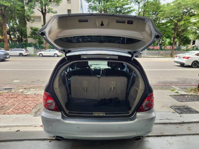 ♞總代理一手車，稀有白內裝♞實跑18萬公里♞全車氣氛燈+360度環景系統♞  第5張相片