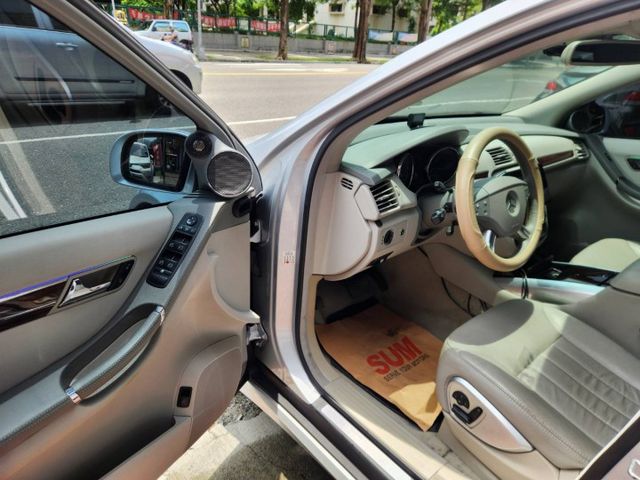 ♞總代理一手車，稀有白內裝♞實跑18萬公里♞全車氣氛燈+360度環景系統♞  第10張相片