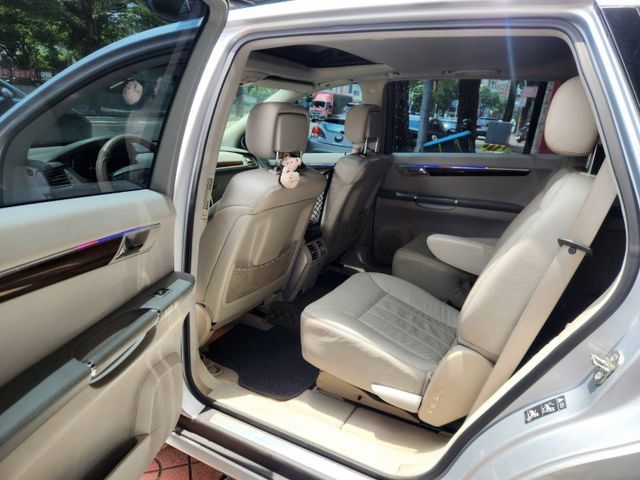 ♞總代理一手車，稀有白內裝♞實跑18萬公里♞全車氣氛燈+360度環景系統♞  第11張相片