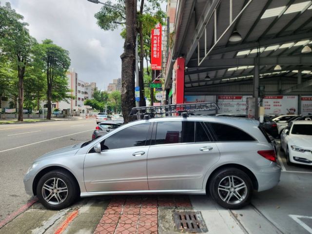 ♞總代理一手車，稀有白內裝♞實跑18萬公里♞全車氣氛燈+360度環景系統♞  第16張相片