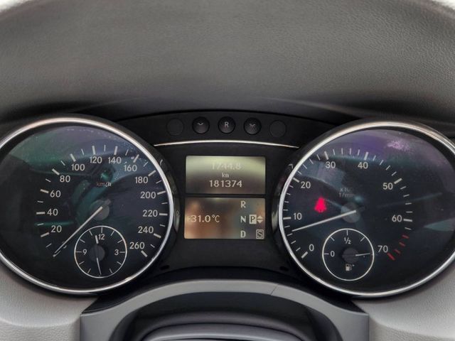 ♞總代理一手車，稀有白內裝♞實跑18萬公里♞全車氣氛燈+360度環景系統♞  第17張相片