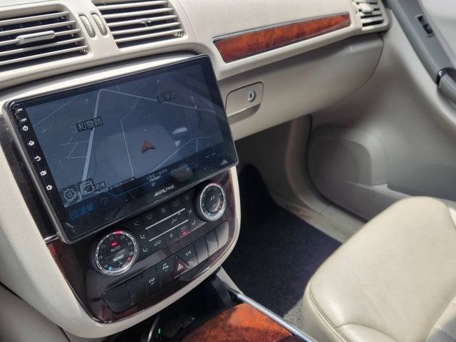 ♞總代理一手車，稀有白內裝♞實跑18萬公里♞全車氣氛燈+360度環景系統♞  第18張相片