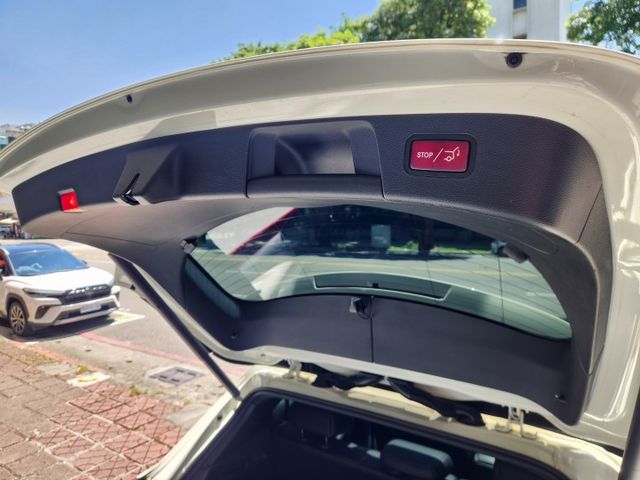 ♞市場稀少四輪傳動，小改版+電動尾門 ♞里程保證實跑9.7萬公里♞認證車可全貸♞  第6張相片