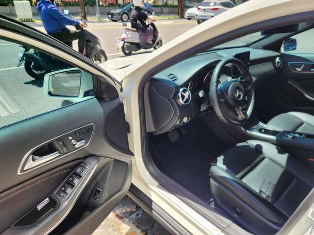 ♞市場稀少四輪傳動，小改版+電動尾門 ♞里程保證實跑9.7萬公里♞認證車可全貸♞  第10張相片