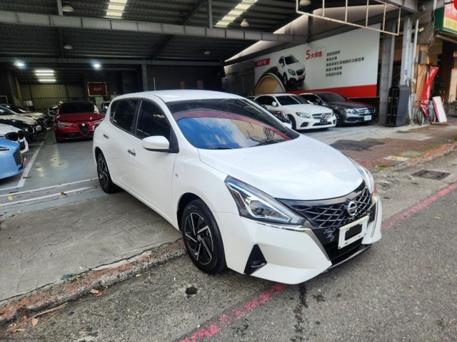 ♞落地新車車況♞旗艦版 IKEY免鑰匙+光感應頭燈+定速巡航+倒車顯影♞新車保固♞認證車可全貸♞  第2張相片