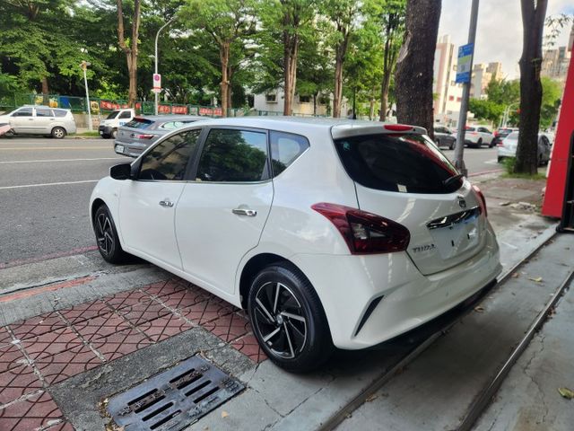 ♞落地新車車況♞旗艦版 IKEY免鑰匙+光感應頭燈+定速巡航+倒車顯影♞新車保固♞認證車可全貸♞  第4張相片