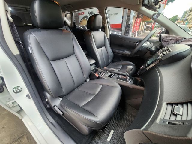 ♞落地新車車況♞旗艦版 IKEY免鑰匙+光感應頭燈+定速巡航+倒車顯影♞新車保固♞認證車可全貸♞  第12張相片