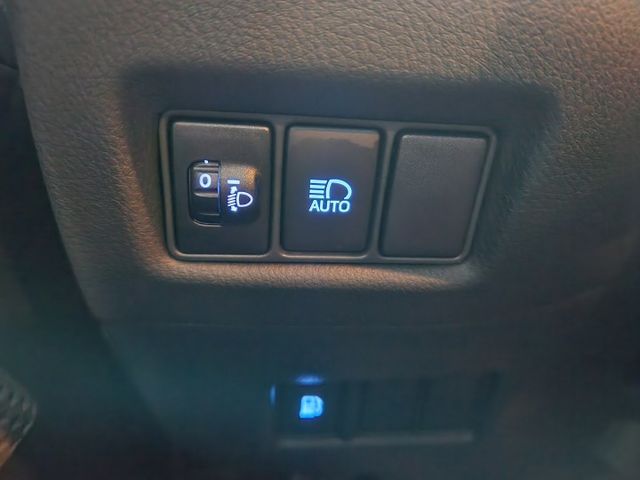 ♞日本進口時尚小休旅♞超低稅金+極省油耗表現♞ACC跟車輔助系統♞  第19張相片