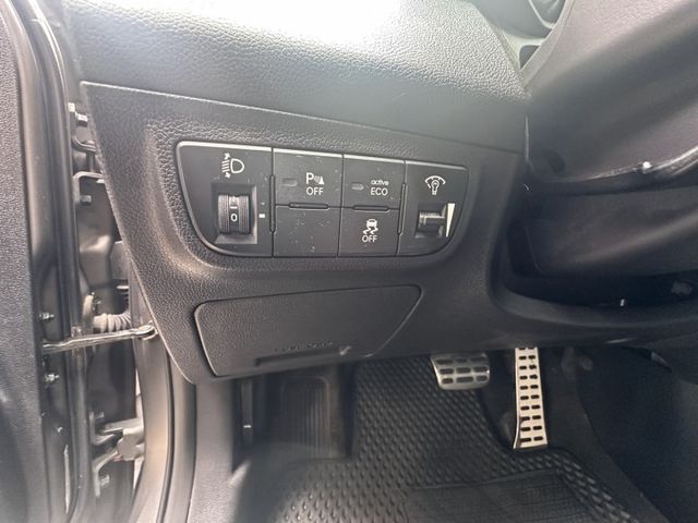 ♞韓國進口時尚小鋼炮♞GDI版本 市場稀少!♞定速巡航系統+雙前座電熱椅+駕駛座電動椅♞  第12張相片