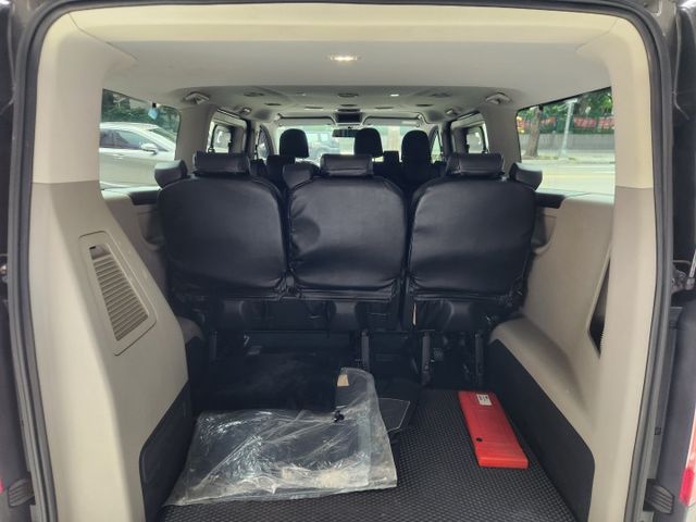 ♞市場稀少低里程+長軸9人座大休旅 ♞里程保證實跑6萬公里♞省油好開大空間  第7張相片