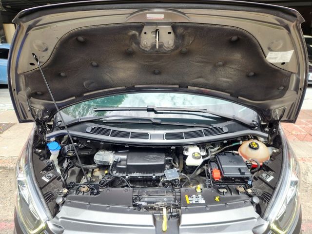 ♞市場稀少低里程+長軸9人座大休旅 ♞里程保證實跑6萬公里♞省油好開大空間  第13張相片