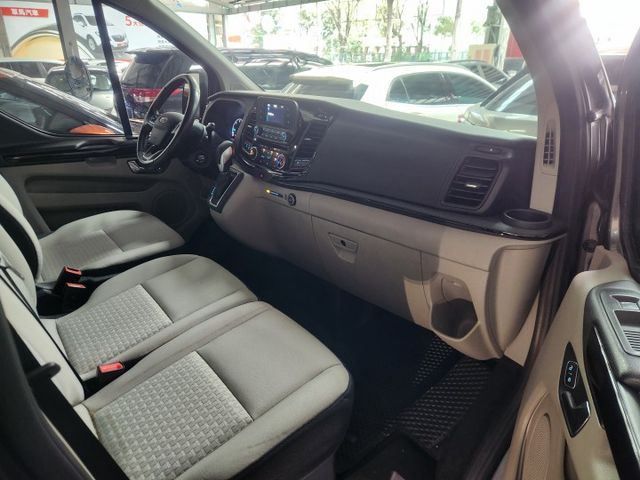 ♞市場稀少低里程+長軸9人座大休旅 ♞里程保證實跑6萬公里♞省油好開大空間  第18張相片