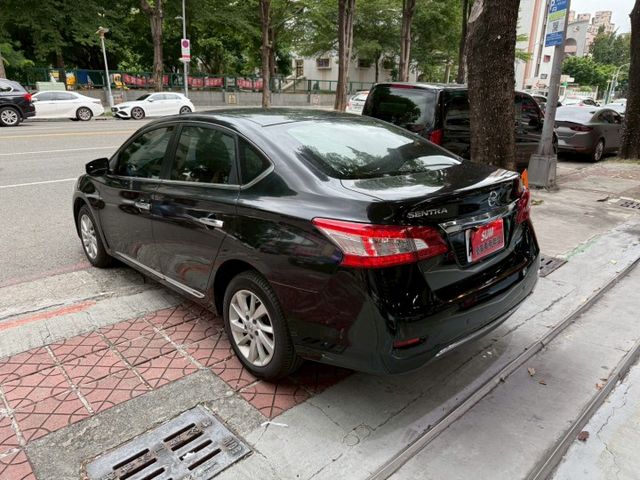 ♞豪華版+i-Key啟動.摸門♞安卓多媒體主機♞原鈑件車況極佳♞  第4張相片