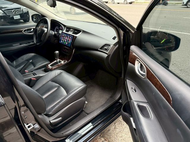 ♞豪華版+i-Key啟動.摸門♞安卓多媒體主機♞原鈑件車況極佳♞  第10張相片