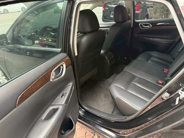 ♞豪華版+i-Key啟動.摸門♞安卓多媒體主機♞原鈑件車況極佳♞  第12張相片