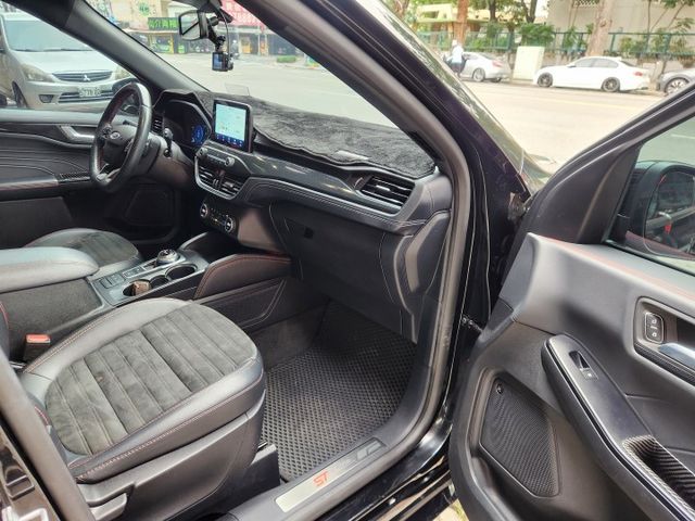 ♞Kuga EcoBoost 250 AWD ST-Line X 最旗艦版本♞實跑9萬公里♞  第12張相片