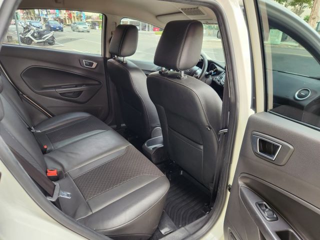 ♞低稅金 大馬力♞歐系極佳操控 安全性能享受♞  第11張相片