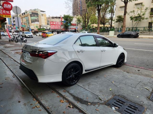 ♞i-key+摸門免鑰匙♞全車原鈑件零事故♞原廠X版空力套件+18吋鋁圈♞無菸.一手車♞  第3張相片