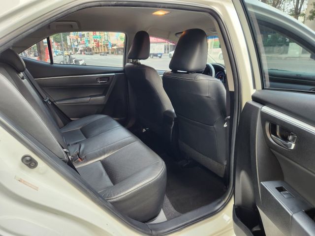 ♞i-key+摸門免鑰匙♞全車原鈑件零事故♞原廠X版空力套件+18吋鋁圈♞無菸.一手車♞  第10張相片