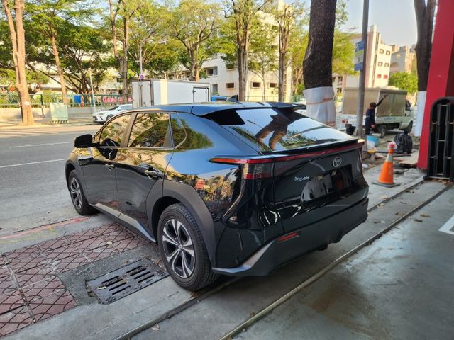 ♞僅跑3萬公里♞全車原漆原鈑件♞日本原裝進口♞滿電里程626km♞CCS1快速充電♞  第4張相片