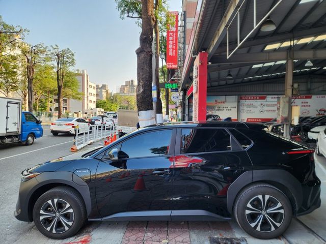 ♞僅跑3萬公里♞全車原漆原鈑件♞日本原裝進口♞滿電里程626km♞CCS1快速充電♞  第5張相片