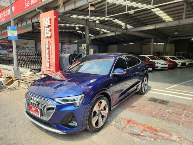 ♞2023年式/領牌♞全車5年保固中♞原鈑件零事故 漂亮一手車♞滿電里程446km♞CCS1快速充電♞  第1張相片