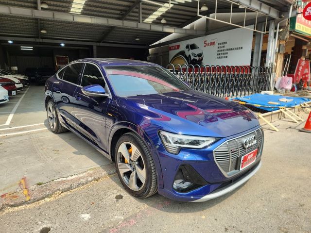 ♞2023年式/領牌♞全車5年保固中♞原鈑件零事故 漂亮一手車♞滿電里程446km♞CCS1快速充電♞  第2張相片