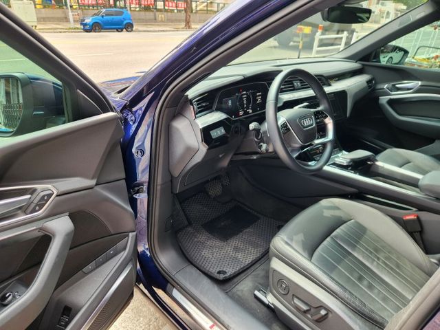 ♞2023年式/領牌♞全車5年保固中♞原鈑件零事故 漂亮一手車♞滿電里程446km♞CCS1快速充電♞  第9張相片