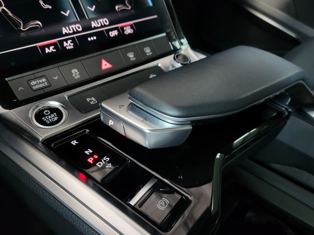 ♞2023年式/領牌♞全車5年保固中♞原鈑件零事故 漂亮一手車♞滿電里程446km♞CCS1快速充電♞  第17張相片