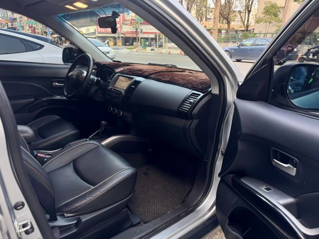 ♞奧蘭德2WD 精緻型♞ 一年僅跑一萬公里♞定速巡航+倒車顯影+抬頭顯示器+免鑰匙啟動♞認證車可全貸♞  第10張相片