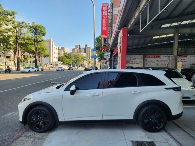 ♞5人座純粹版♞全車原漆+原鈑件+低里程♞ACC主動式跟車系統♞貫穿式尾燈♞  第3張相片