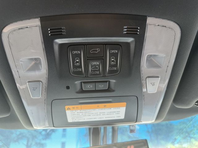 ♞大型頭等艙VIP級座椅♞JBL環繞式音響♞電動尾門+雙前座電椅♞電動尾門♞前後雙天窗♞  第16張相片