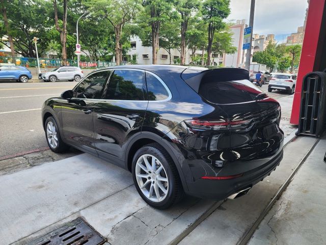 ♞總代理Porsche Cayenne♞V6 3.0雙渦輪♞僅跑9萬多公里.保養紀錄完整♞車庫車.狀態極佳♞  第4張相片