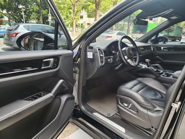♞總代理Porsche Cayenne♞V6 3.0雙渦輪♞僅跑9萬多公里.保養紀錄完整♞車庫車.狀態極佳♞  第9張相片