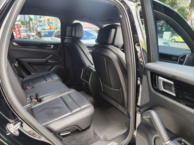 ♞總代理Porsche Cayenne♞V6 3.0雙渦輪♞僅跑9萬多公里.保養紀錄完整♞車庫車.狀態極佳♞  第12張相片
