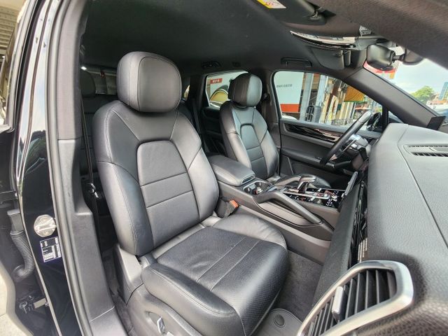 ♞總代理Porsche Cayenne♞V6 3.0雙渦輪♞僅跑9萬多公里.保養紀錄完整♞車庫車.狀態極佳♞  第13張相片