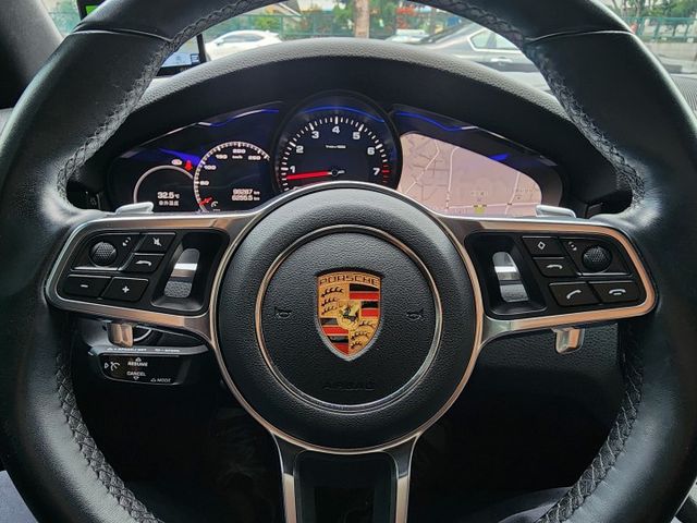 ♞總代理Porsche Cayenne♞V6 3.0雙渦輪♞僅跑9萬多公里.保養紀錄完整♞車庫車.狀態極佳♞  第16張相片