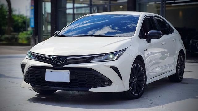 GR油電 ACC置中 HUD LED 改碳纖維平把方向盤 GR空力套件 黑頂棚 17吋鋁圈 換檔快撥 ACC置中 盲點  第1張相片