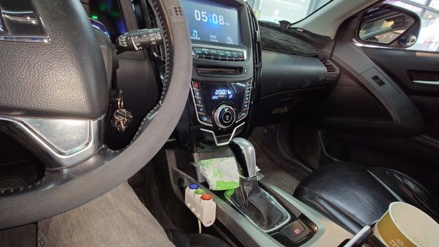 HUD 電折 轉向畫面 天窗 17吋雙色圈 恆溫空調  第7張相片