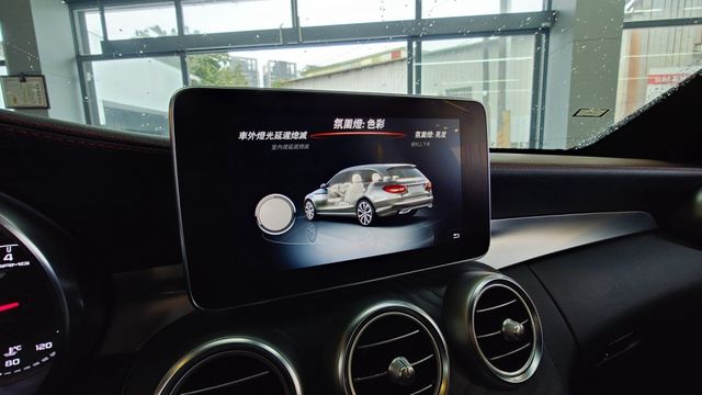 四鍵滿 23P 雙魚眼 360 電懸 19吋鋁圈 雙前電熱記憶 電尾門 全景 盲點 自動停車 氣氛燈  第7張相片