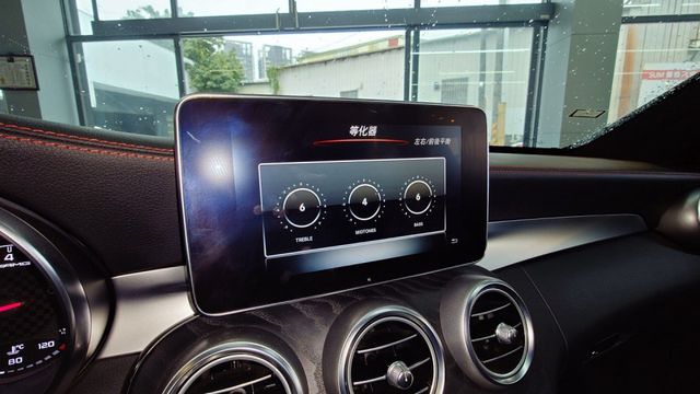 四鍵滿 23P 雙魚眼 360 電懸 19吋鋁圈 雙前電熱記憶 電尾門 全景 盲點 自動停車 氣氛燈  第8張相片