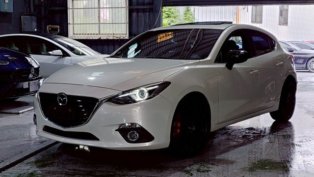 18吋鋁圈 卡鉗 氣氛燈 安卓機AA+CP  倒車顯影 衛星導航 I-KEY HID燈  第1張相片
