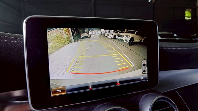 AMG空力套件 19吋鋁圈 卡鉗 IKEY全 全景 柏林 盲點偵測 倒車顯影 導航 黑沉木 HUD  第8張相片