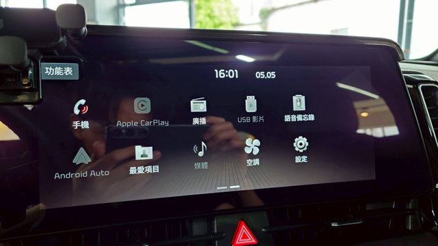 原廠選配消光灰 全景天窗+8萬塊 一手車  第7張相片