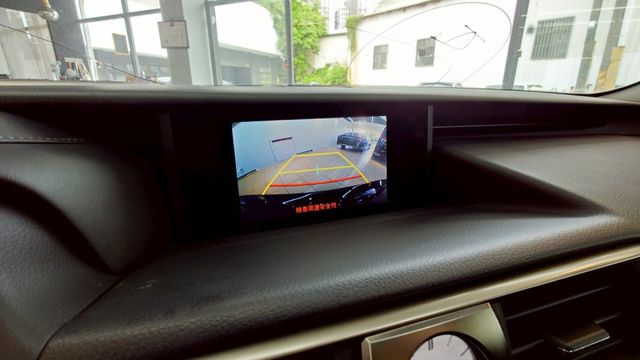 17吋雙色鋁圈  卡鉗  雙電動椅  電熱椅  ACC  快撥  駕駛模式  第6張相片