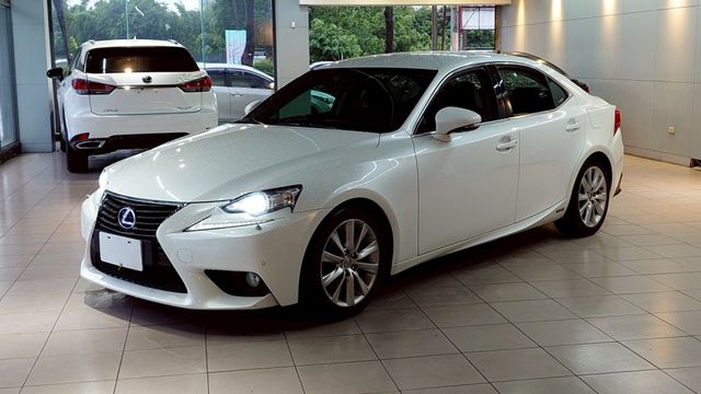 電熱椅 HID IKEY全 17吋鋁圈 雙電動椅 倒車顯影 AA+CP  電熱椅 觸控螢幕 數位儀表  第1張相片