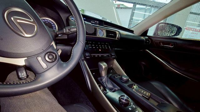 電熱椅 HID IKEY全 17吋鋁圈 雙電動椅 倒車顯影 AA+CP  電熱椅 觸控螢幕 數位儀表  第5張相片