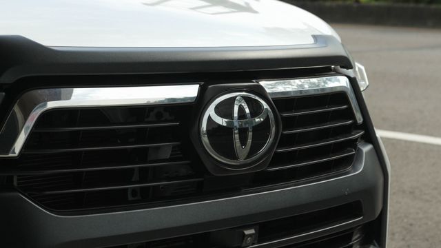 正一手車 後蓋&58.000 主動式智慧定速系統、雙區恆溫空調、雙前座座椅通風、駕駛座電動椅  第4張相片