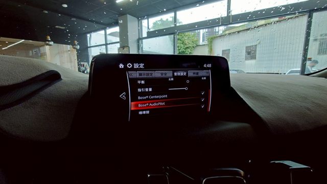 I-KEY全  19吋雙色鋁圈  電尾門  電動椅  HUD  盲點偵測  ACC跟車  倒車顯影  導航  AA+CP  第7張相片